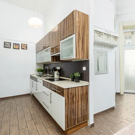 Real Lovag Apartment
