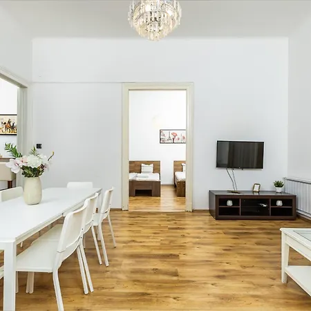 Real Lovag * بودابست