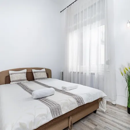 Apartment Real Lovag