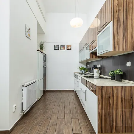 Real Lovag Appartement
