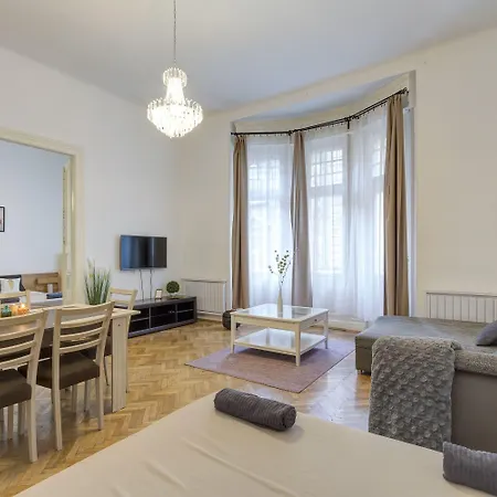 Real Lovag Διαμέρισμα