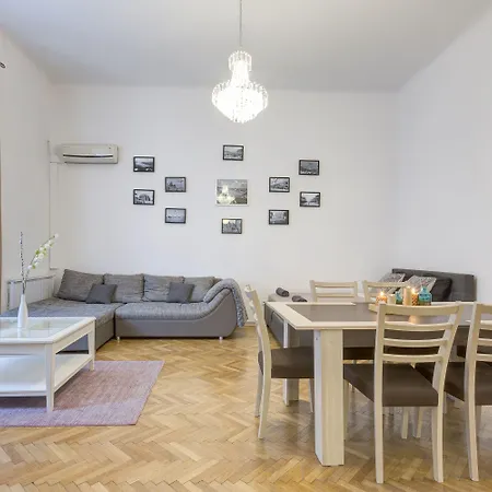 Real Lovag شقة بودابست