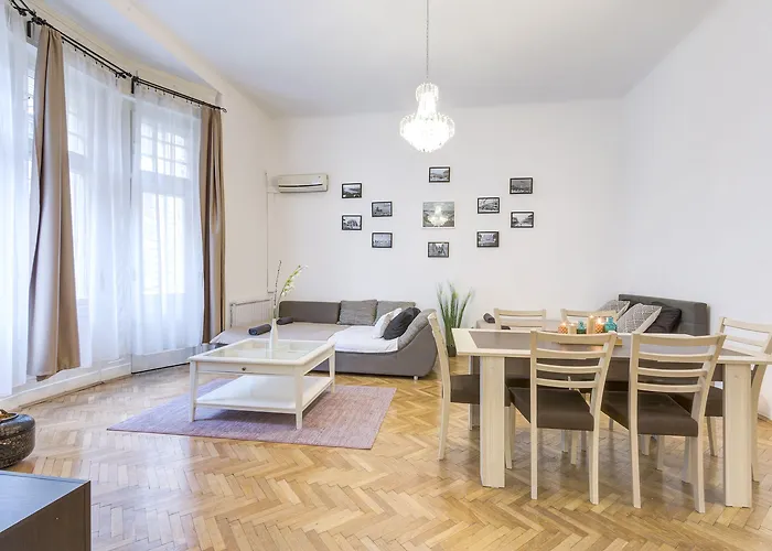 Real Lovag Apartament